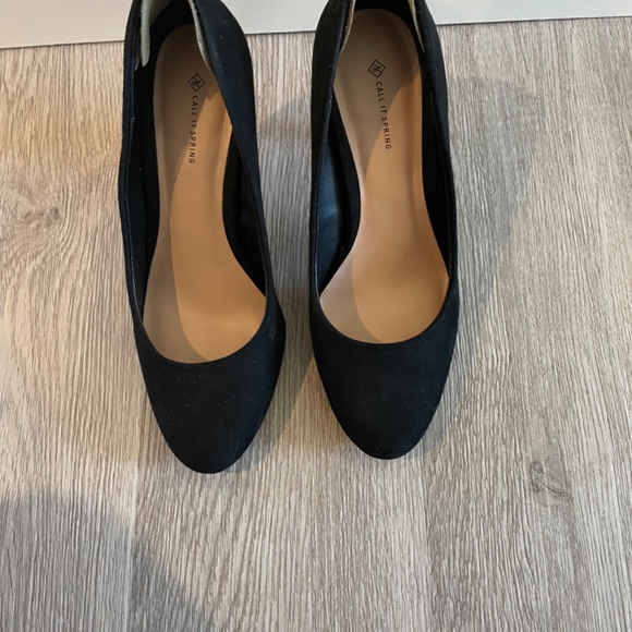 Black suede pumps - Picture 2 of 3